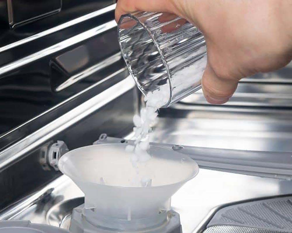 نمک ظرفشویی چیست و چه کاربردی در چرخه‌ی شست‌وشوی ظروف دارد؟